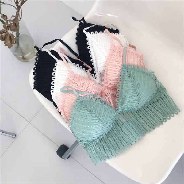 Női melltartó csipkével és párnákkal több színben