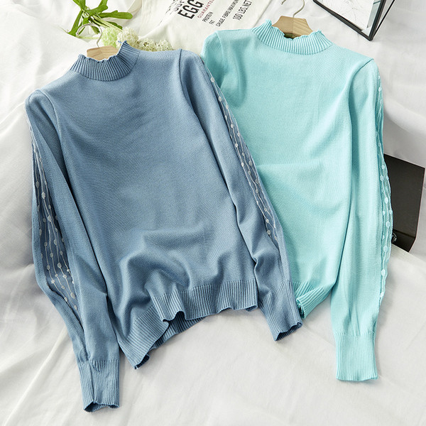 Pulover de dama modern cu decolteu rotund si dantela pe maneci