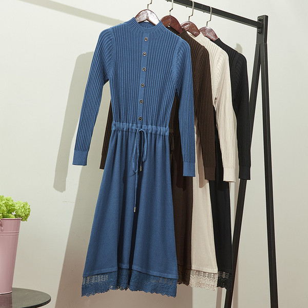 Női őszi-téli ruha modell kivágott hosszú ujjú derékkötővel