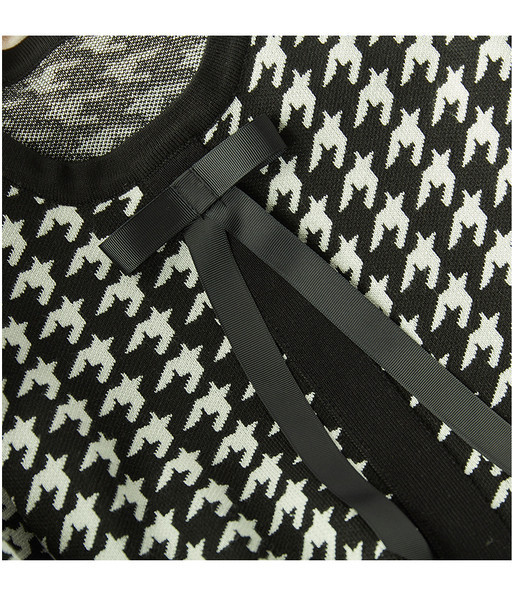 Női téli ruha hosszú és szabású fekete-fehér modell