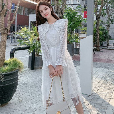 Rochie eleganta de dama in bej si alb cu nasturi si tul