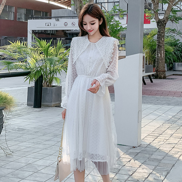 Rochie eleganta de dama in bej si alb cu nasturi si tul