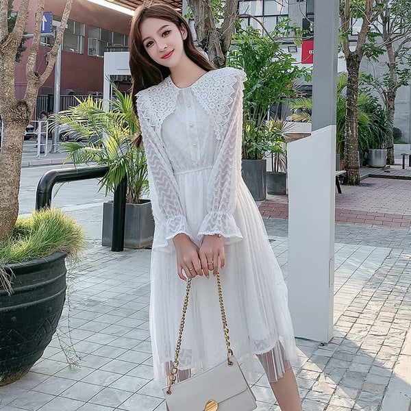 Rochie eleganta de dama in bej si alb cu nasturi si tul