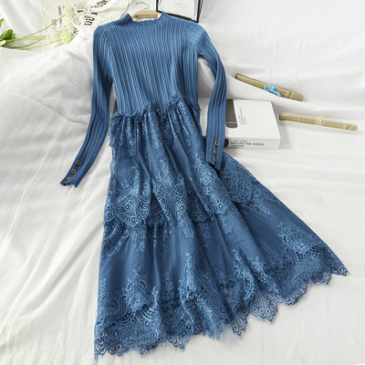 Rochie moderna de dama cu maneci lungi si dantela in negru, alb si albastru