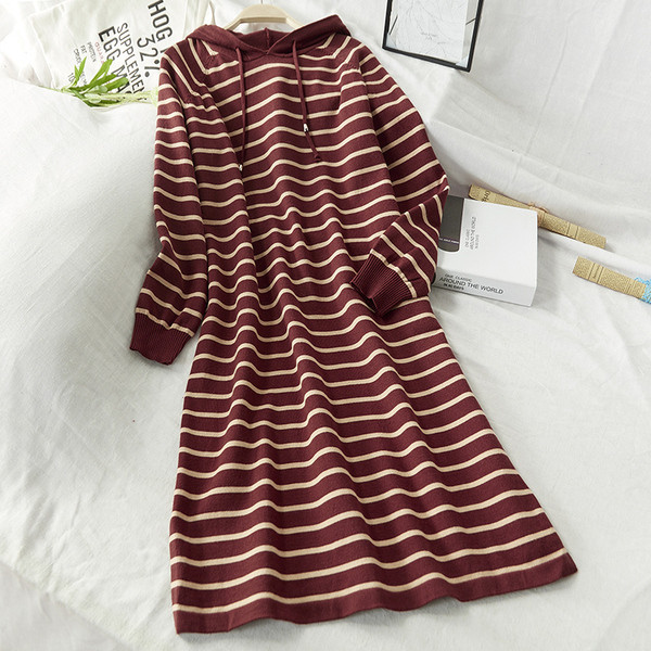 Csíkos női ruha kapucnival - hosszú modell több színben