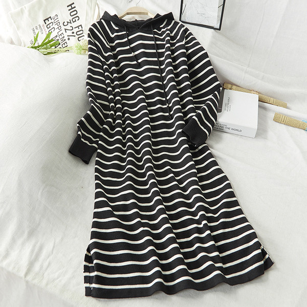 Csíkos női ruha kapucnival - hosszú modell több színben