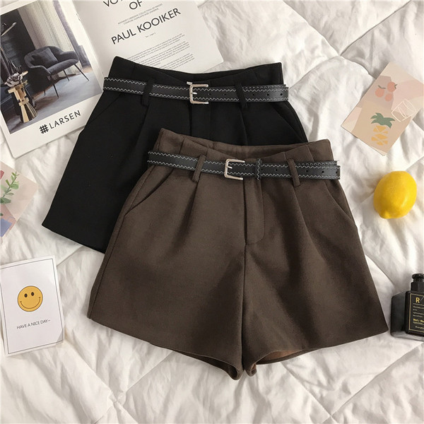 Új modell női rövidnadrág övvel és zsebekkel több színben - magas derék