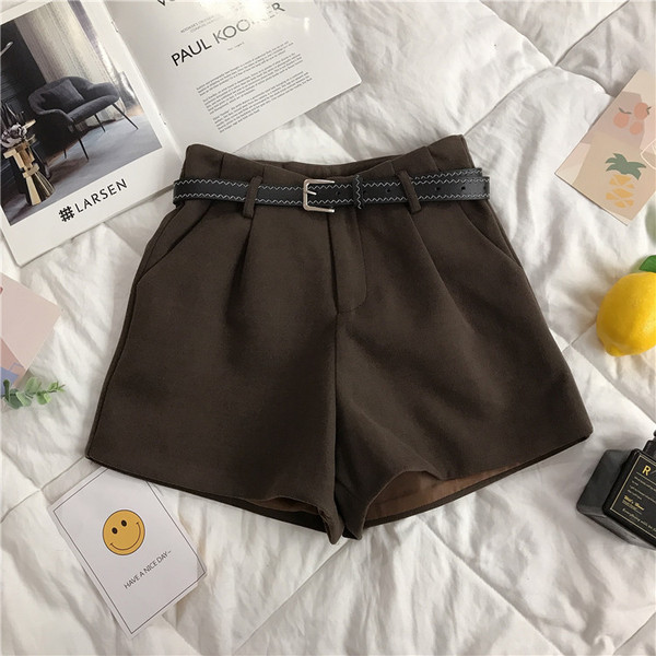 Új modell női rövidnadrág övvel és zsebekkel több színben - magas derék