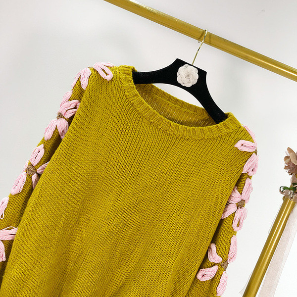 Pulover de dama lat de culoare mustar cu flori