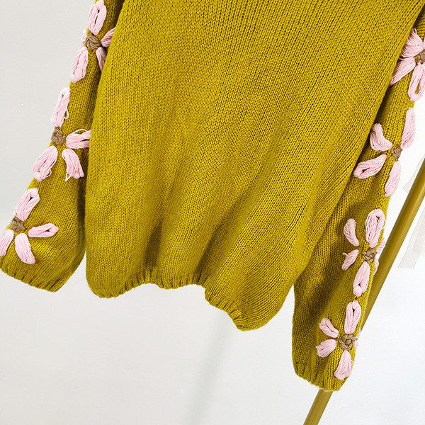 Pulover de dama lat de culoare mustar cu flori