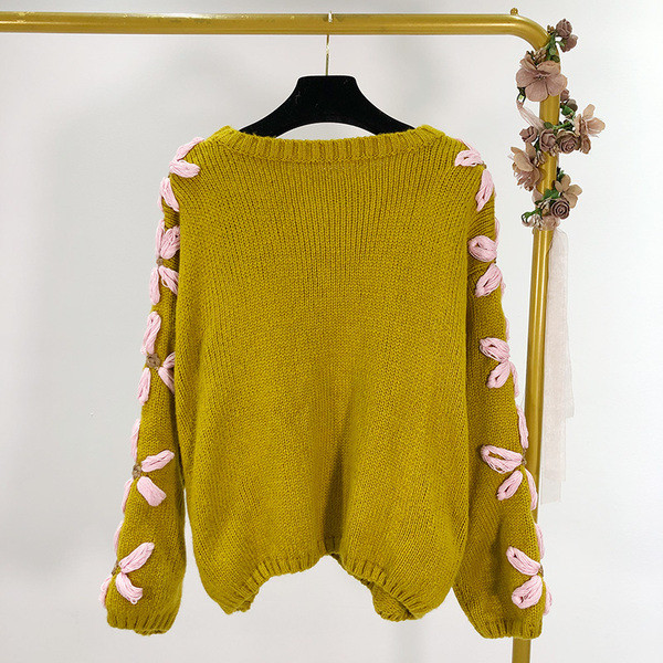 Pulover de dama lat de culoare mustar cu flori