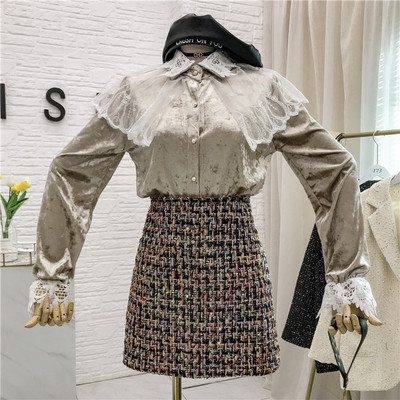 Modern női ing csipkével és bársonygombokkal