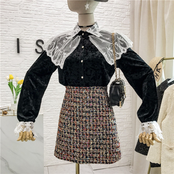 Modern női ing csipkével és bársonygombokkal