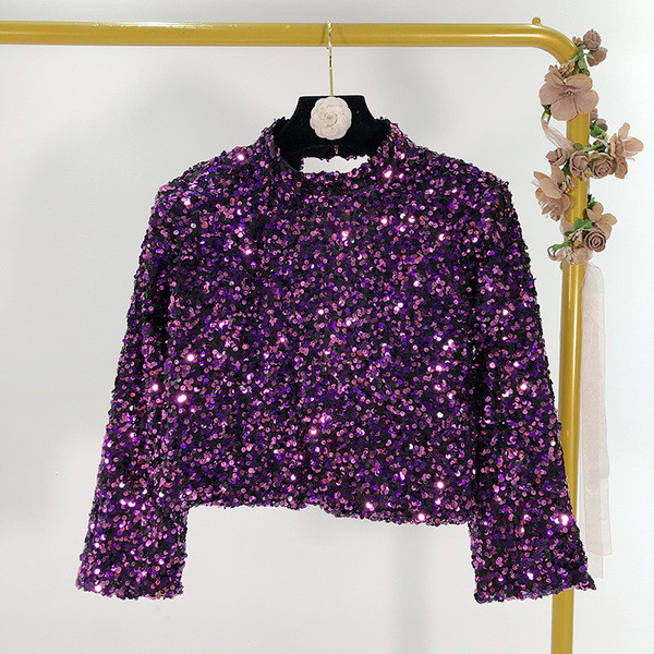 Modern rövid lila blúz flitterekkel