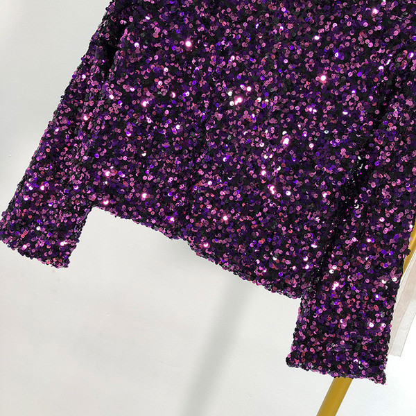 Modern rövid lila blúz flitterekkel