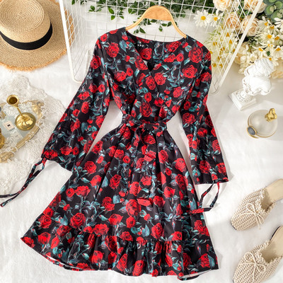 Rochie moderna de dama cu decolteu in V si model floral