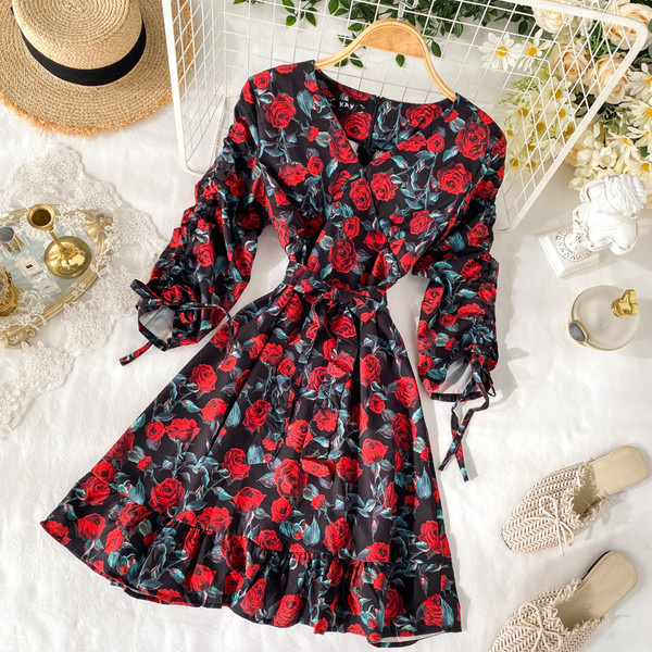 Rochie moderna de dama cu decolteu in V si model floral