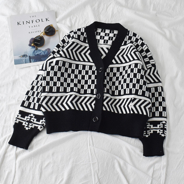 Vesta casual dama cu nasturi si decolteu in V