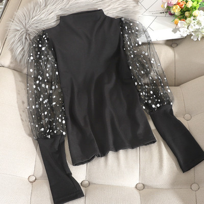 Vékony kötött női pulóver polo gallérral és tüll ujjával