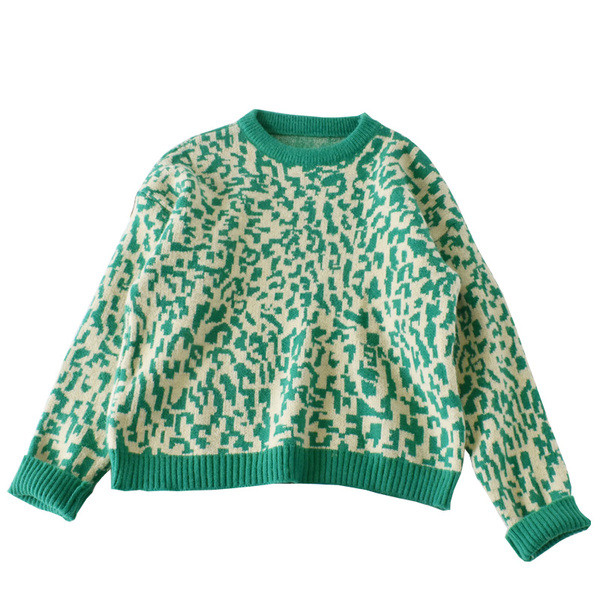 Barna és zöld színű női pulóver ovális nyakkivágással