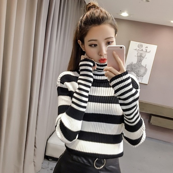 Polo de damă cu dungi în mai multe culori