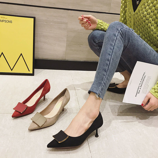 Pantofi de dama eleganti model ascutit cu toc subtire