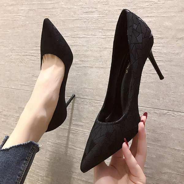 Pantofi eleganti de dama cu toc subtire in negru - doua modele