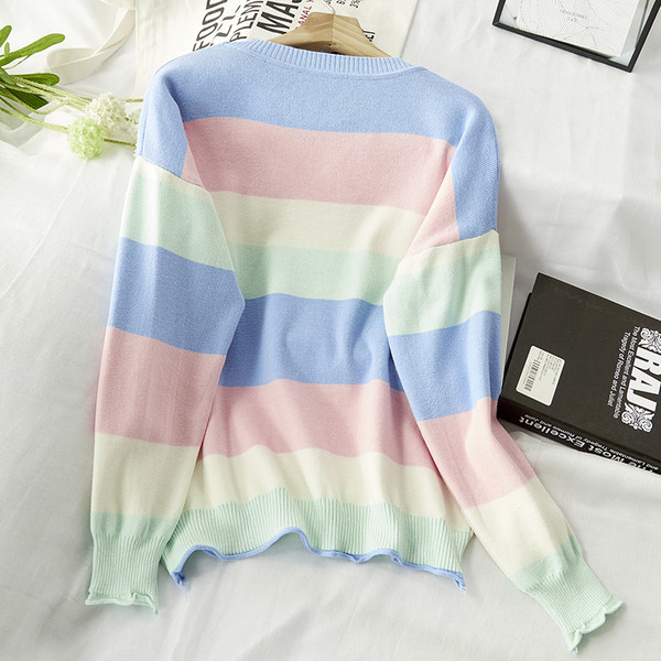 Női csíkos blúz széles modellel és kerek gallérral