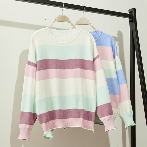 Női csíkos blúz széles modellel és kerek gallérral