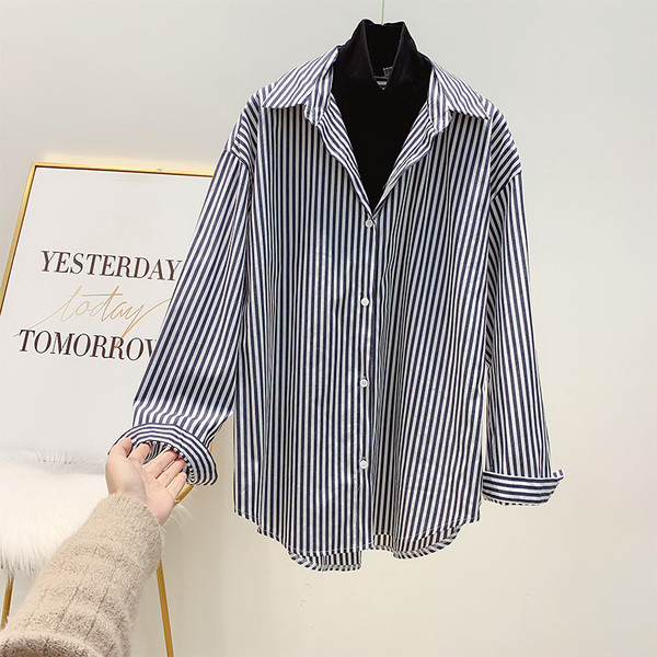 Cămașă de damă în dungi cu guler clasic în negru și albastru