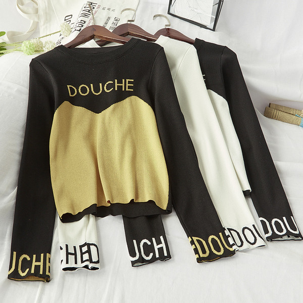 Női őszi blúz fehér, fekete és sárga felirattal