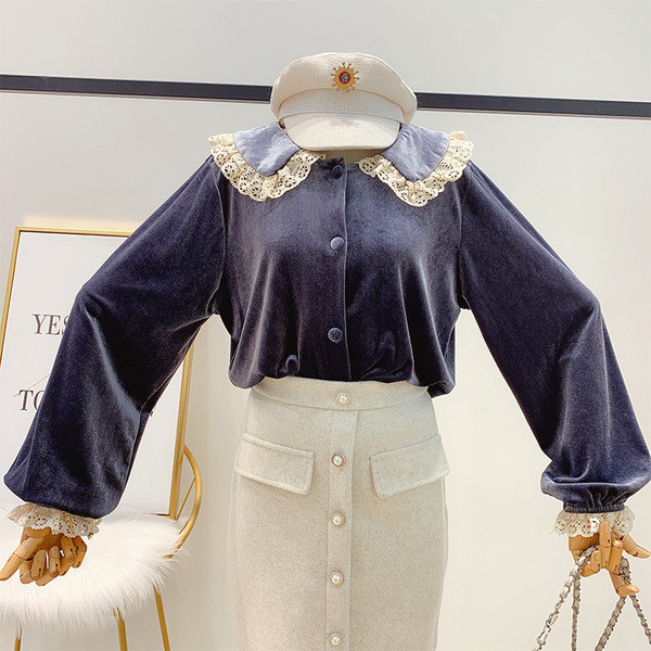 Cămașă de damă din catifea cu dantelă și nasturi