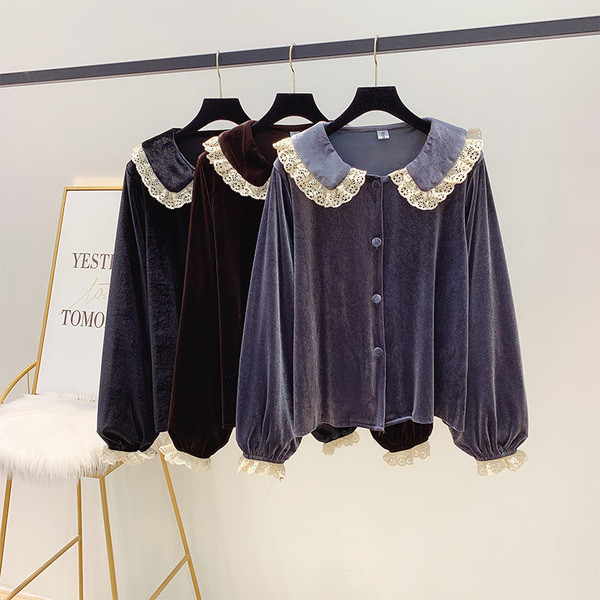 Cămașă de damă din catifea cu dantelă și nasturi