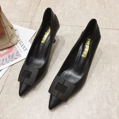 Stílusos női cipő hegyes modell vékony sarokkal, négy színben