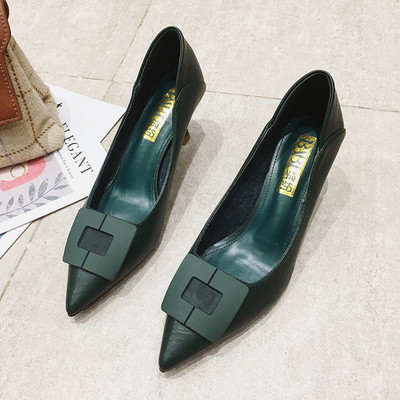 Stílusos női cipő hegyes modell vékony sarokkal, négy színben