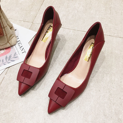 Stílusos női cipő hegyes modell vékony sarokkal, négy színben