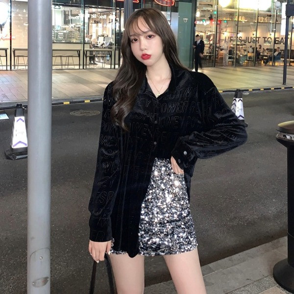 Fusta scurta moderna de culoare argintie cu paiete si talie inalta