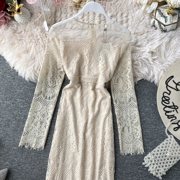 Hosszú női csipkeruha fehér és fekete színben