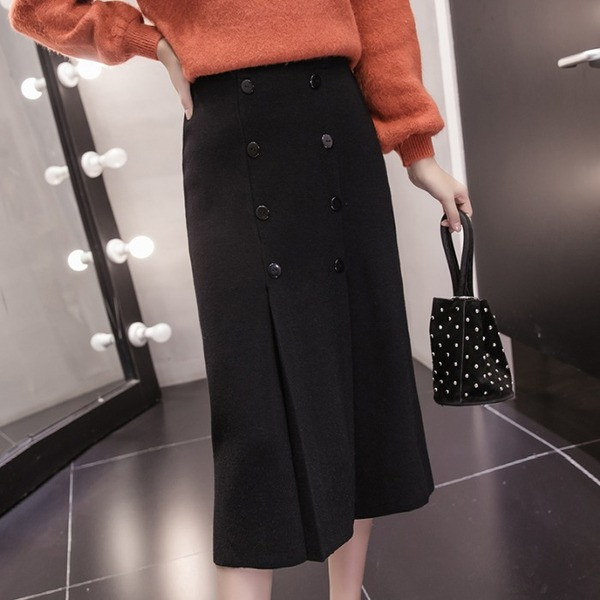 Fusta lunga tricotata cu nasturi in bej, maro si negru