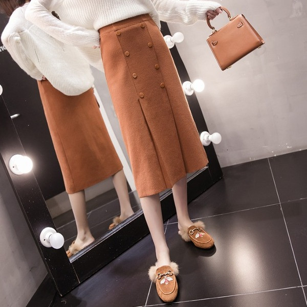 Fusta lunga tricotata cu nasturi in bej, maro si negru