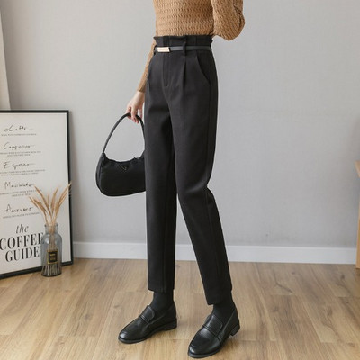 Elegáns női nadrág magas derékkal és övvel