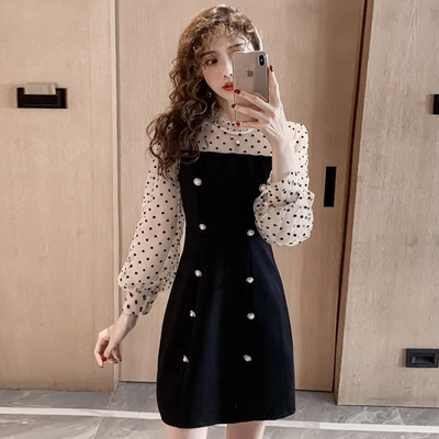 Új modell női ruha kerek nyakkivágással, gombokkal és tüll ujjú fekete színben