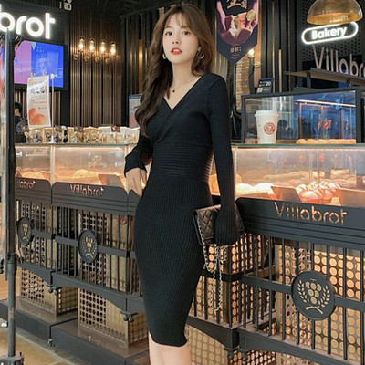 Rochie moderna de dama Model subtire cu decolteu spitz si maneci lungi in rosu si negru