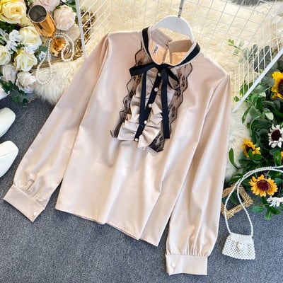 Cămașă elegantă de damă cu broască și guler jos