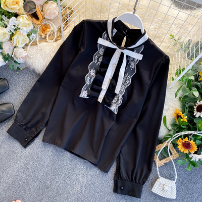 Cămașă elegantă de damă cu broască și guler jos