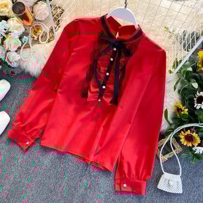 Cămașă elegantă de damă cu broască și guler jos