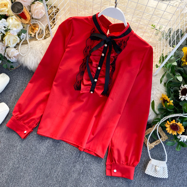 Cămașă elegantă de damă cu broască și guler jos