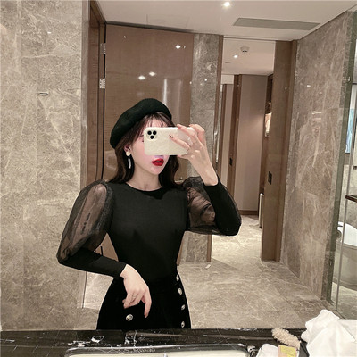 Női testhezálló blúz tüll ujjal