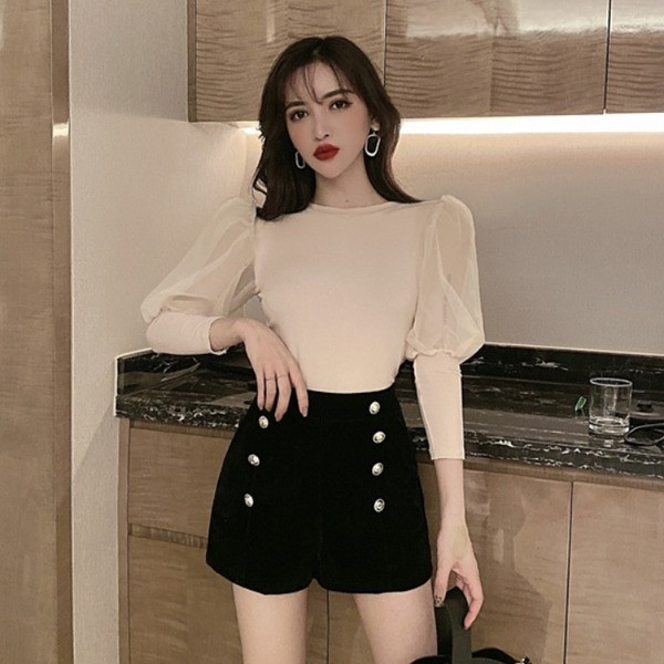 Női testhezálló blúz tüll ujjal