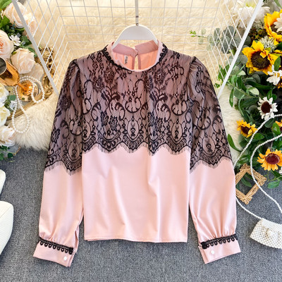Cămașă modernă de damă cu dantelă și guler scăzut